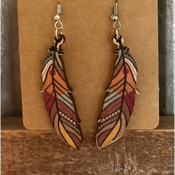 4/$20 Wooden Feather earrings Western, Boho , Tribal - Picture 2 of 3